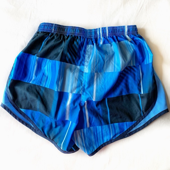 Nike Dri-Fit Women Shorts Size Small - Picture 2 of 4